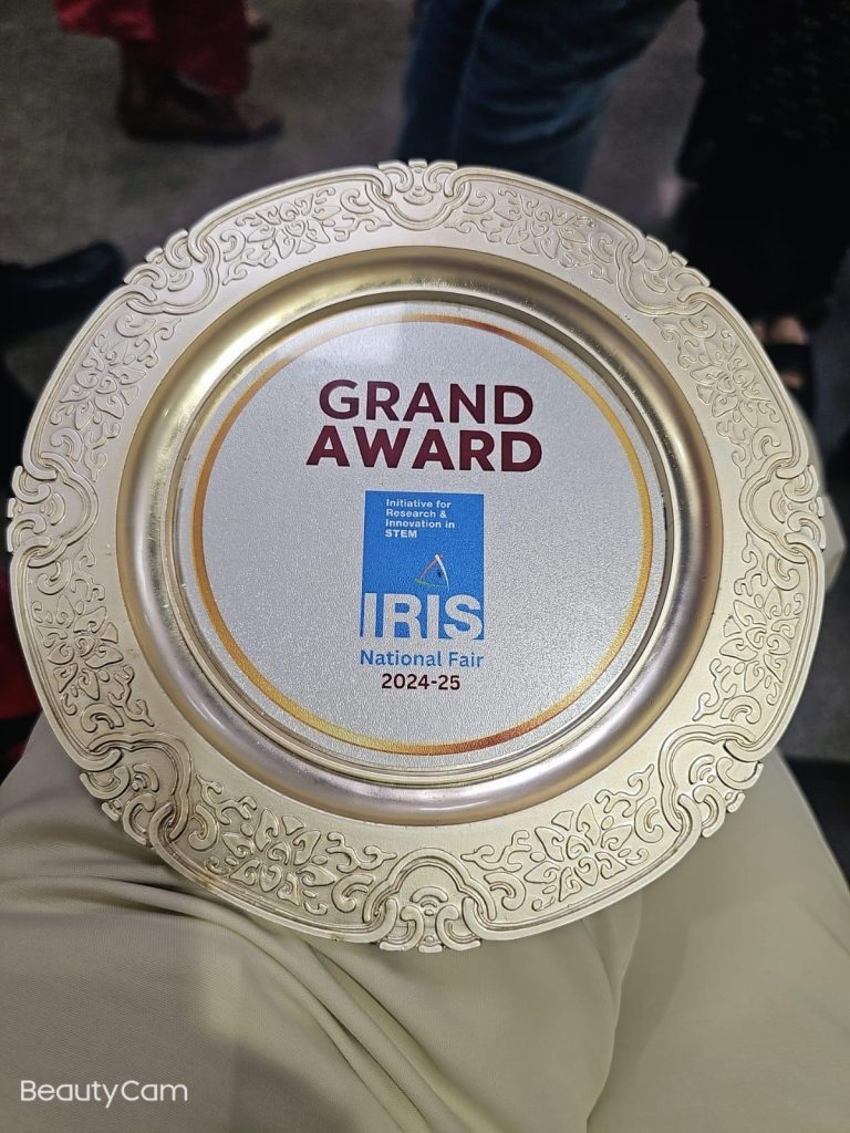 2025 में ISEF का जलवा, जयपुर के राजादित्य मोहन ने अमेरिका में बायोसेंसर प्रोजेक्ट से लहराया भारत का परचम 1 WhatsApp Image 2025 05 21 at 3.08.07 PM