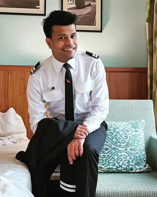 Ahmedabad Plane Crash: एयर इंडिया की वो उड़ान जो लंदन नहीं पहुंची, पर सैकड़ों जिंदगियों को हमेशा के लिए रोक गई। 4 pilot