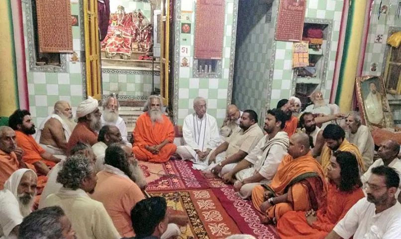 अशोक सिंघल: रामजन्मभूमि आंदोलन के प्रखर सेनानी, संन्यासी, प्रचारक और हिन्दू जागरण के सूत्रधार 4 अशोक सिंघल