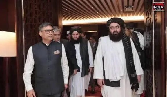 अफगानिस्तान पाकिस्तान सीमा पर युद्ध, नए गठबंधनों की छाया में धधकती कहानी आज किस मोड़ पर फिर मुड़ेगी 2 FB IMG 1760238428596