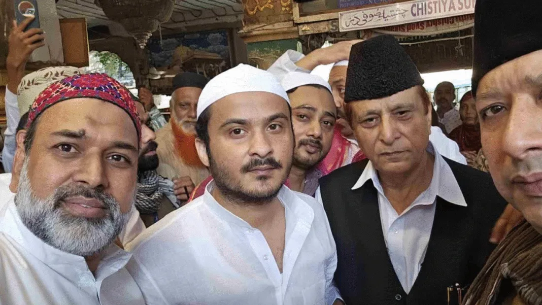 azam khan reached khwaja gareeb namaj dargaah azam khan reached khwaja gareeb namaj dargaah