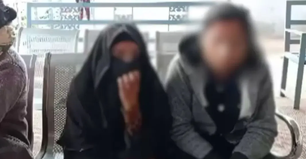 A lesbian Hindu woman wants to live with her mother of three in Saharanpur