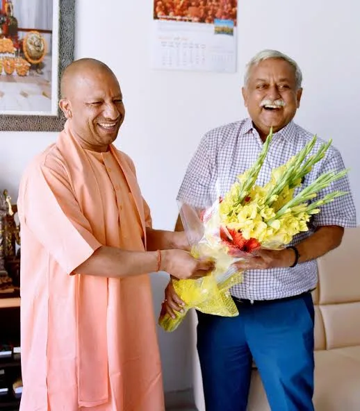 CM Yogi Core Team: योगी के 'पंचरत्न', वो 5 नाम, जिनके बिना अधूरी है यूपी की सरकार 1 Avneesh Kumar With Yogi