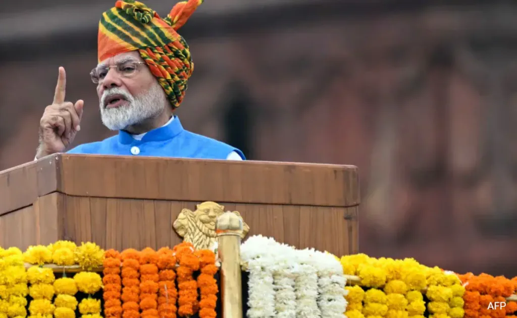 Narendra Modi Independence Day: 2014 से 2026 तक PM मोदी की पगड़ी, हर साल बदला रंग, अंदाज और परंपरा 3 image 2