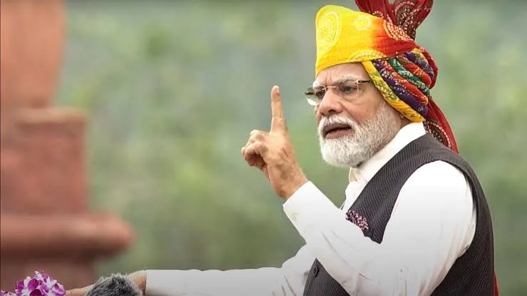 Narendra Modi Independence Day: 2014 से 2026 तक PM मोदी की पगड़ी, हर साल बदला रंग, अंदाज और परंपरा 4 image 3
